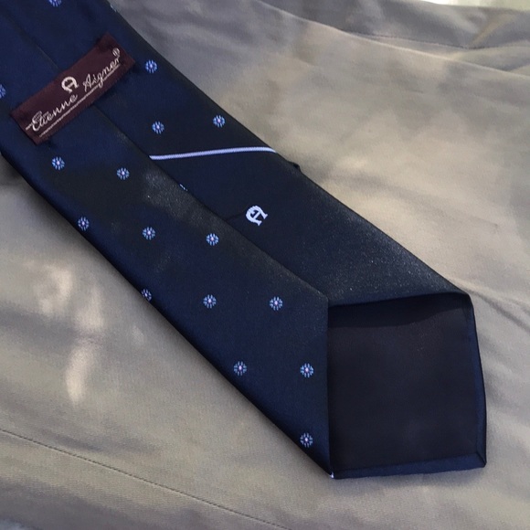 Etienne Aigner Navy Blue Floral Neck Tie Circles - Picture 6 of 8